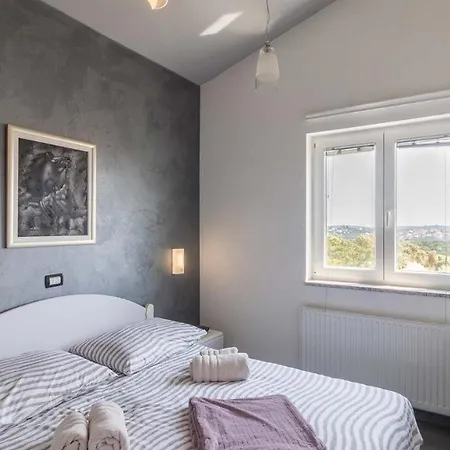 Luxury Nicol With Pool And Sea View 300m From The *