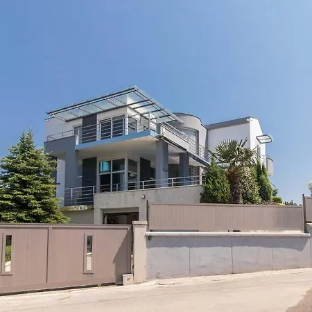 Luxury Nicol With Pool And Sea View 300m From The