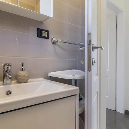 Luxury Nicol With Pool And Sea View 300m From The بولا