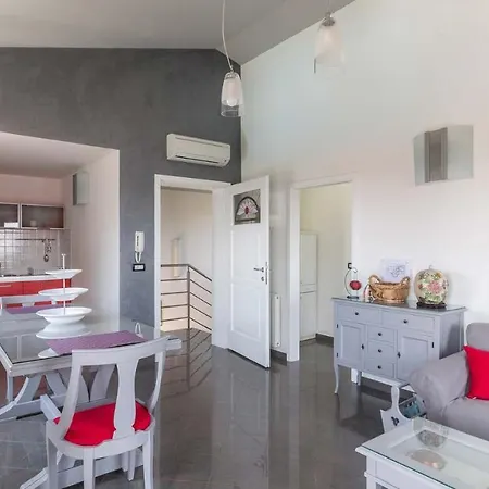 Luxury Nicol With Pool And Sea View 300m From The بولا