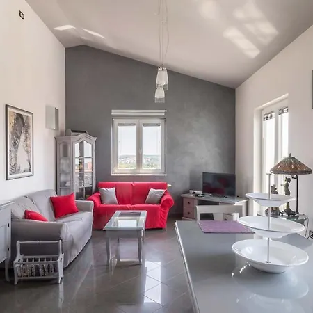 Luxury Nicol With Pool And Sea View 300m From The Pula