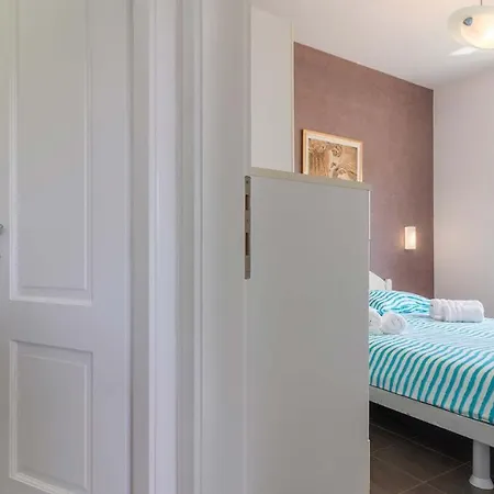 Luxury Nicol With Pool And Sea View 300m From The فيلة بولا