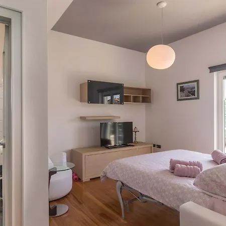 Luxury Nicol With Pool And Sea View 300m From The Willa Pula