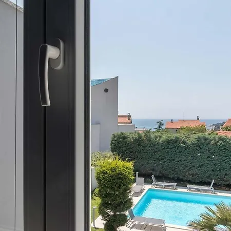 Luxury Nicol With Pool And Sea View 300m From The * بولا