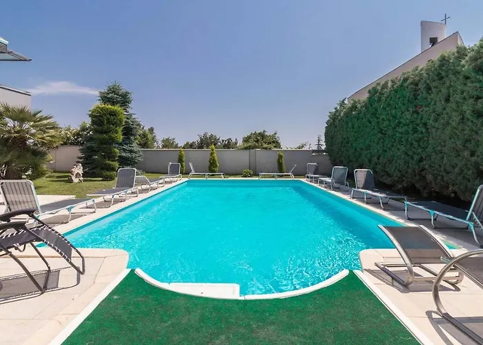 فيلة Luxury Nicol With Pool And Sea View 300m From The بولا