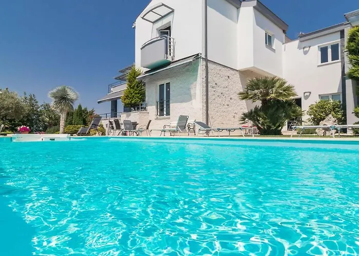 فيلة Luxury Nicol With Pool And Sea View 300m From The