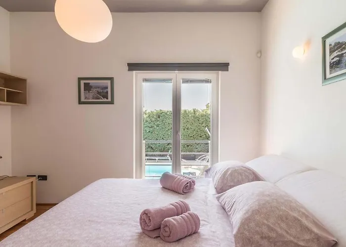 Luxury Nicol With Pool And Sea View 300m From The بولا