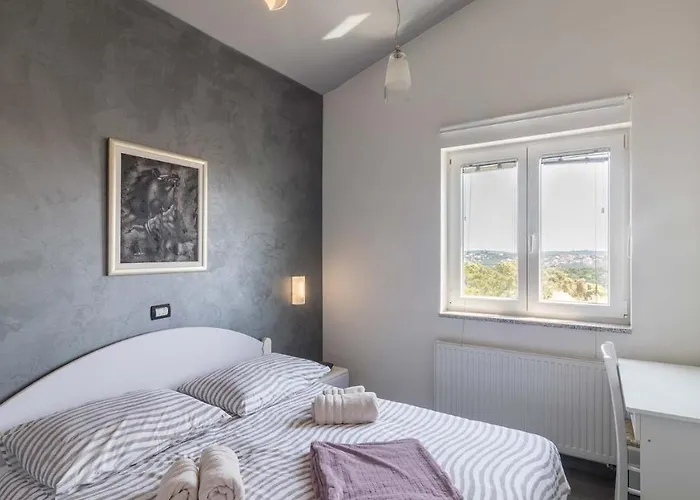 Luxury Nicol With Pool And Sea View 300m From The *