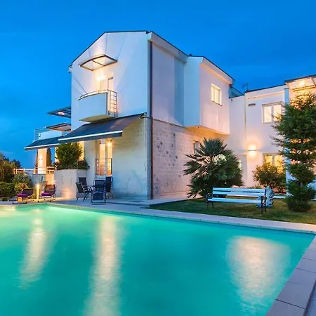 فيلة Luxury Nicol With Pool And Sea View 300m From The