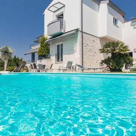 فيلة Luxury Nicol With Pool And Sea View 300m From The